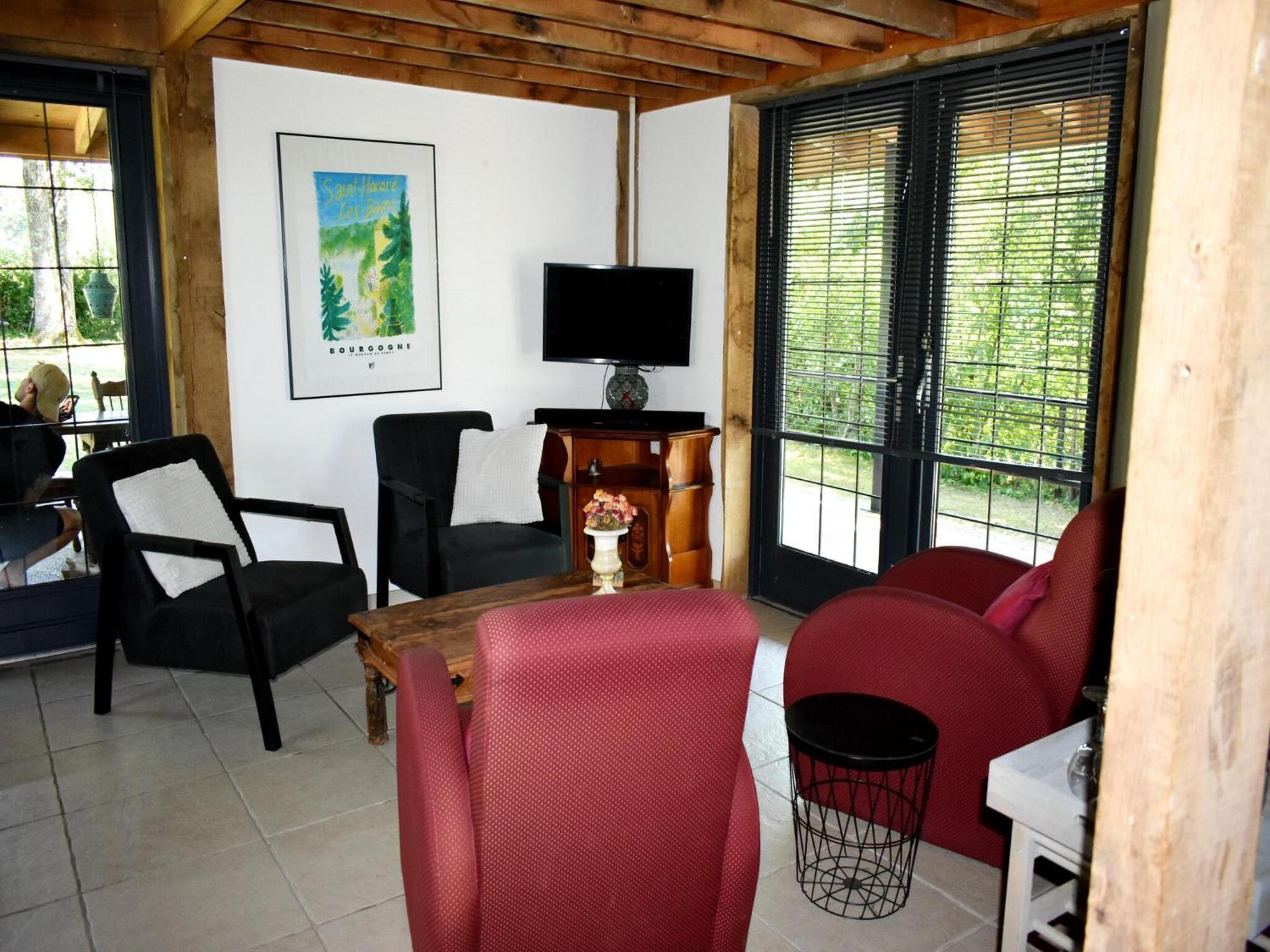 Modern Holiday Home Near The Forest Saint-Honore-les-Bains Luaran gambar